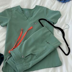 Figs green Scrub Set top and bottom size XS PETITE